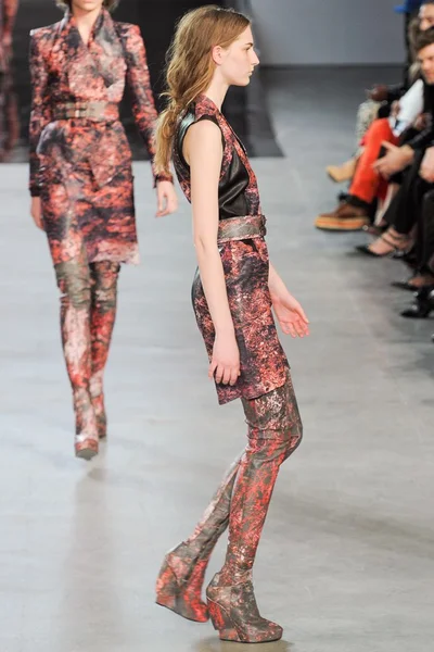 Look 19